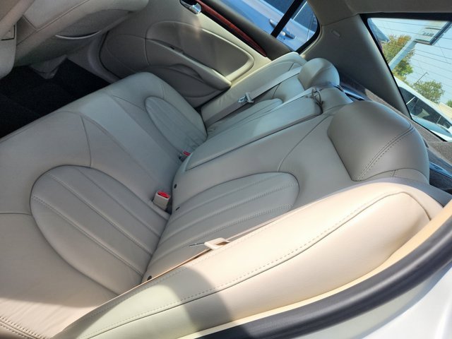 Used 2010 Buick Lucerne CXL image 7