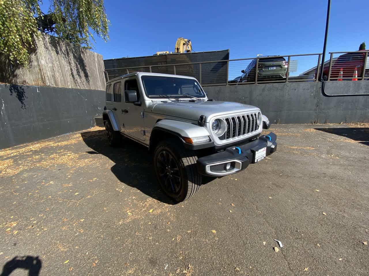 Used 2024 Jeep Wrangler Unlimited Sahara AWD/4WD image 8