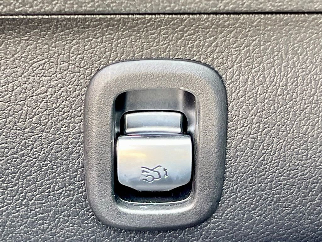 Certified 2023 Mercedes-Benz C 300 4MATIC Sedan image 28