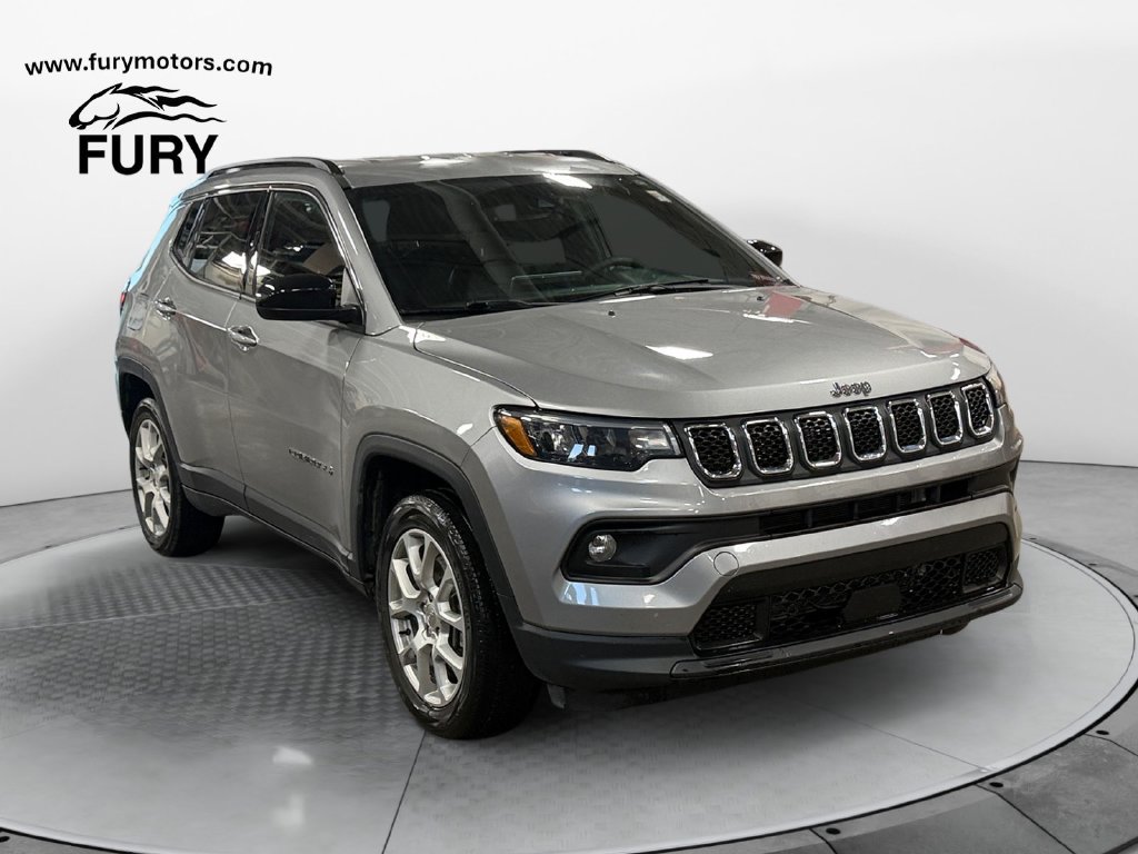 Used 2023 Jeep Compass Latitude AWD/4WD image 1