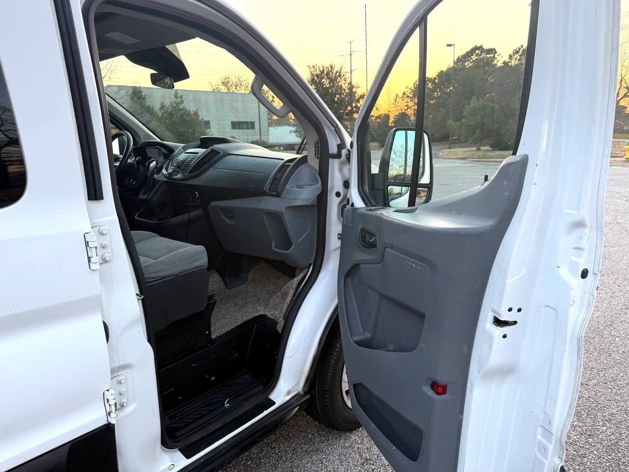 Used 2015 Ford Transit 350 XLT RWD image 17