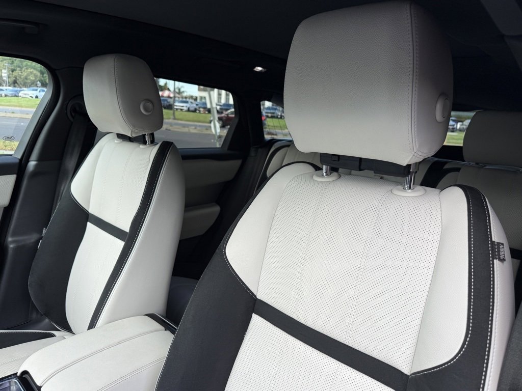 Used 2023 Land Rover Range Rover Velar R-Dynamic S image 17