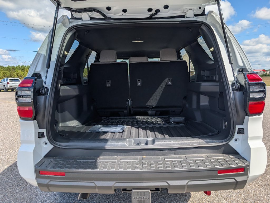 New 2026 Toyota 4Runner SR5 AWD/4WD image 32