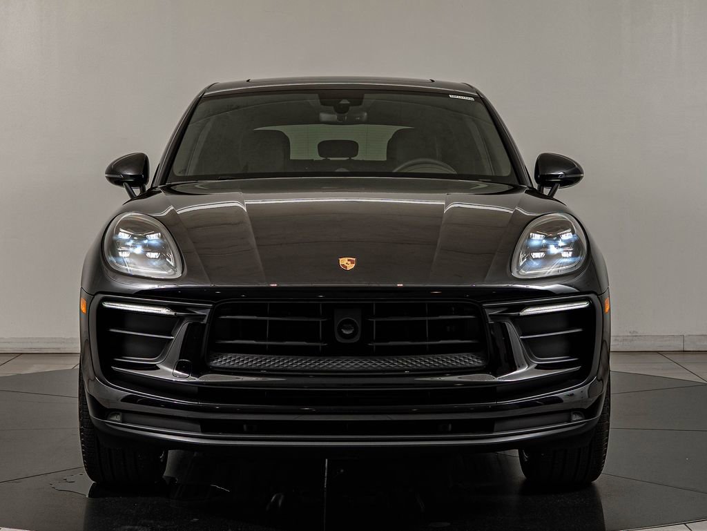 Certified 2025 Porsche Macan AWD/4WD image 11