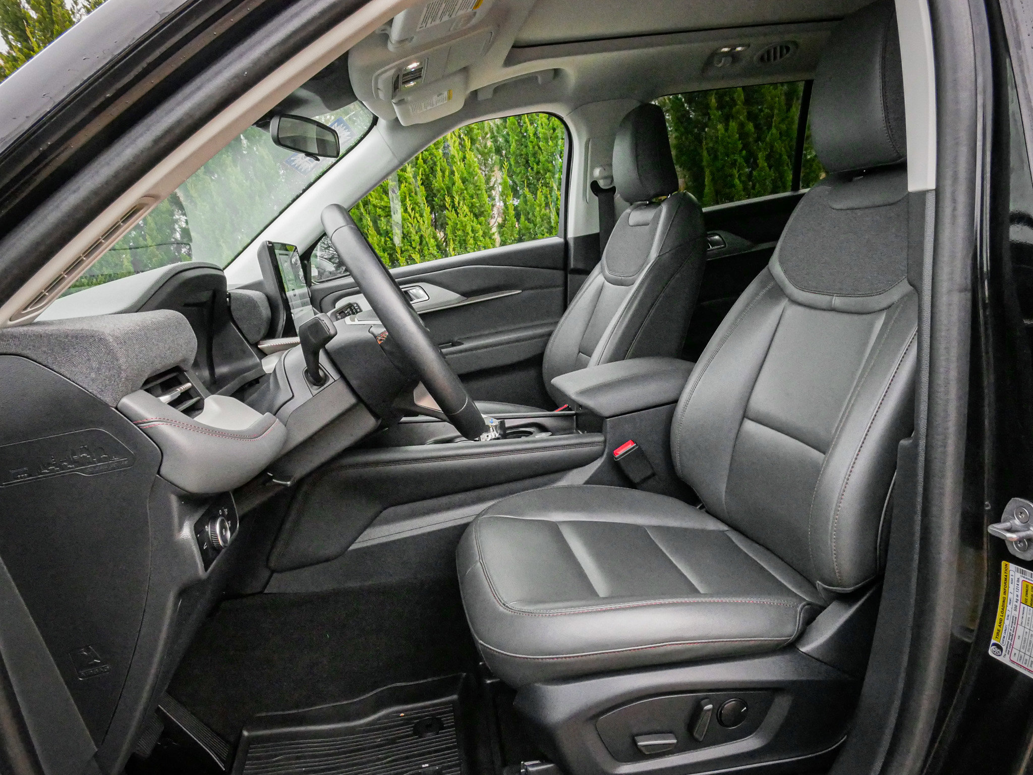 Used 2025 Ford Explorer Active w/ Active Comfort Package image 16