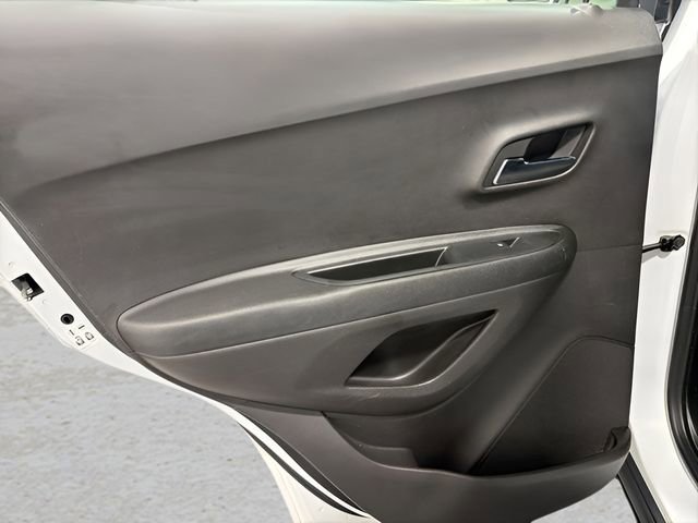 Used 2018 Chevrolet Trax LS FWD image 25