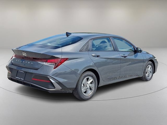 New 2026 Hyundai Elantra SE FWD image 2