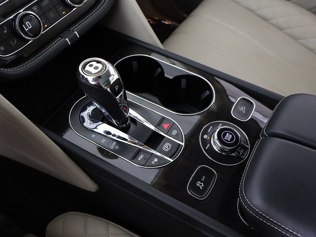 Used 2020 Bentley Bentayga Plug-In Hybrid AWD/4WD image 66