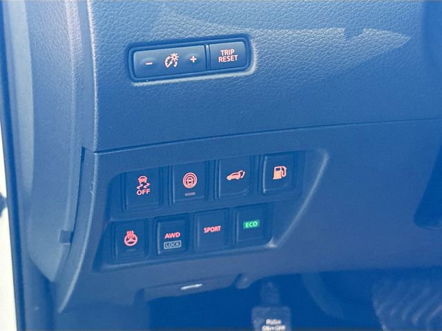 Used 2018 Nissan Rogue SL w/ Premium Package image 11