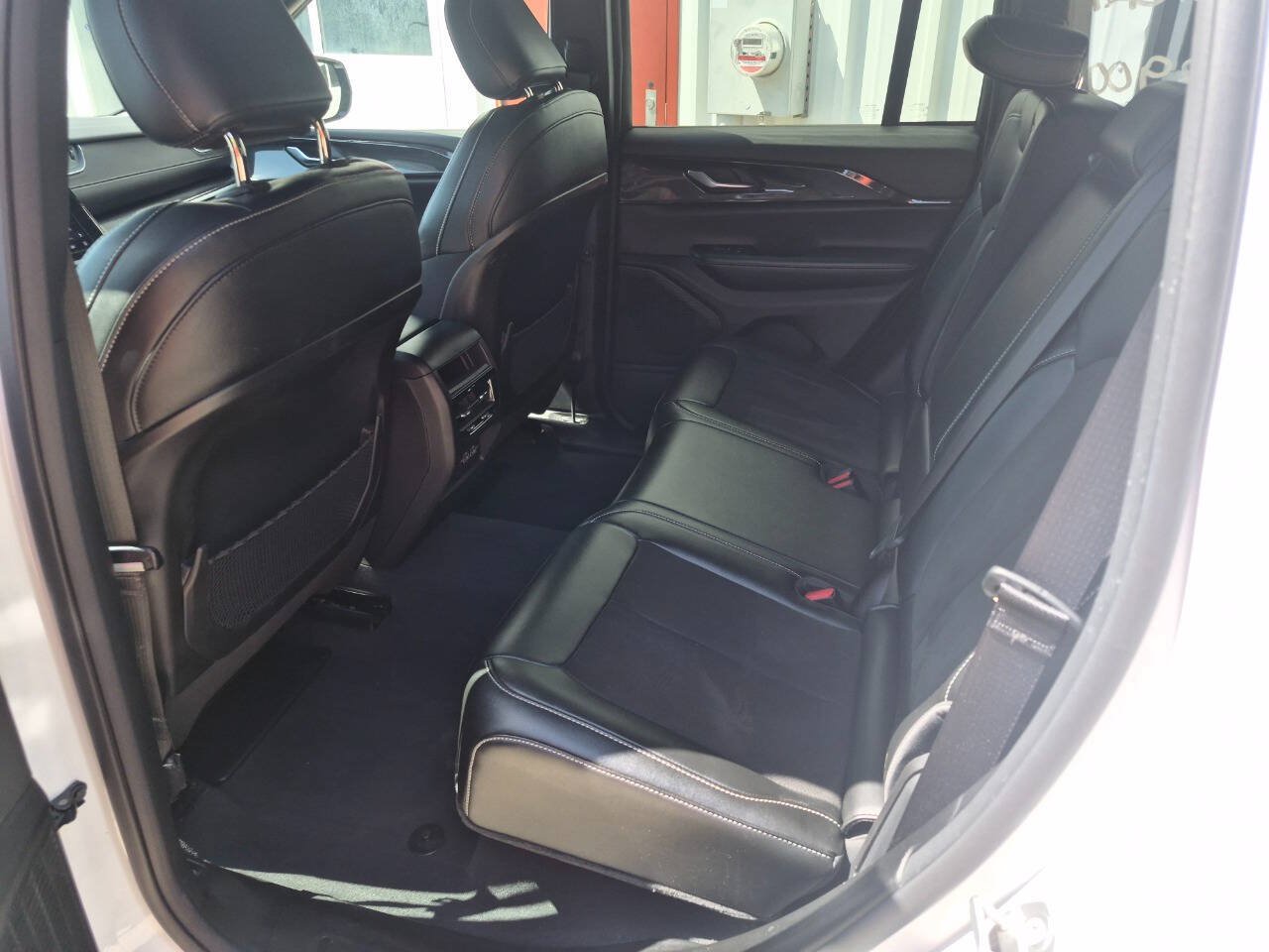 Used 2023 Jeep Grand Cherokee Altitude AWD/4WD image 14