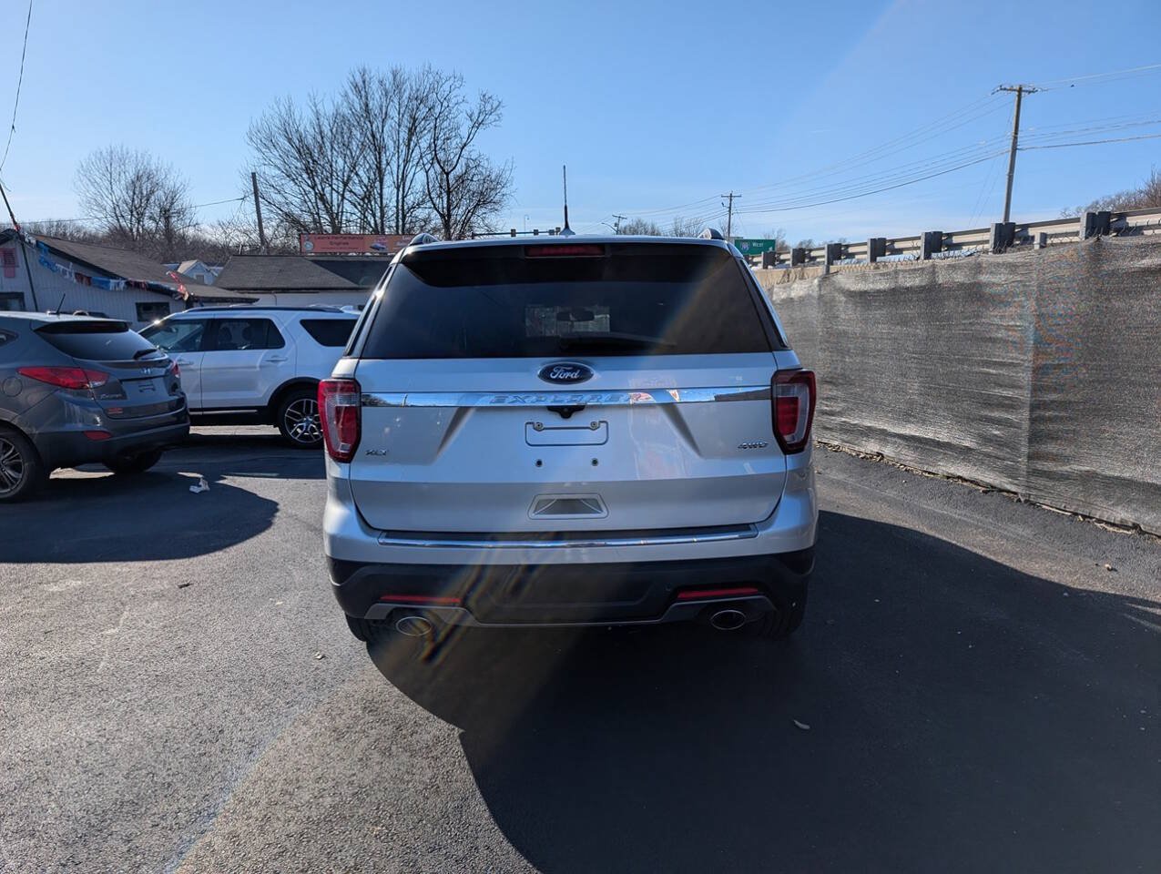 Used 2018 Ford Explorer XLT w/ Equipment Group 202A AWD/4WD image 5