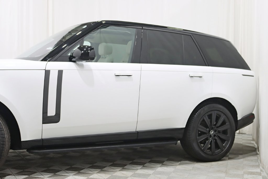 Used 2023 Land Rover Range Rover SE AWD/4WD image 3