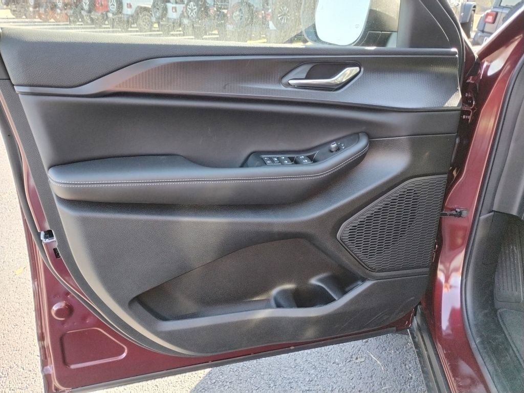 New 2025 Jeep Grand Cherokee Laredo X image 18