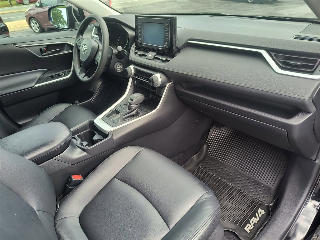 Used 2020 Toyota RAV4 LE image 21