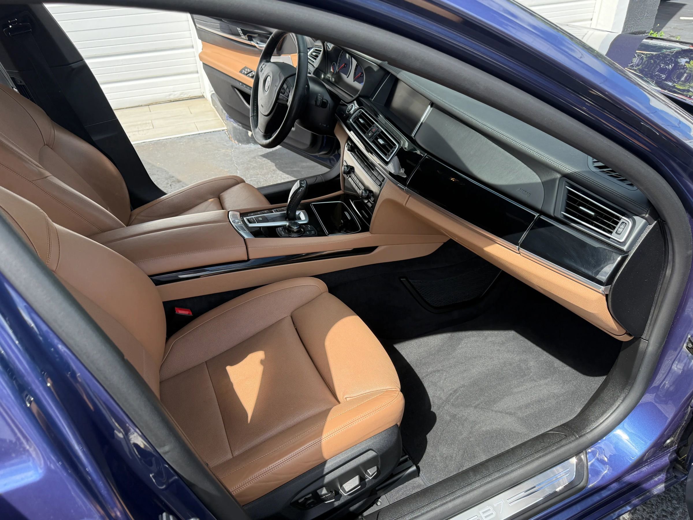 Used 2013 BMW ALPINA B7 xDrive image 22