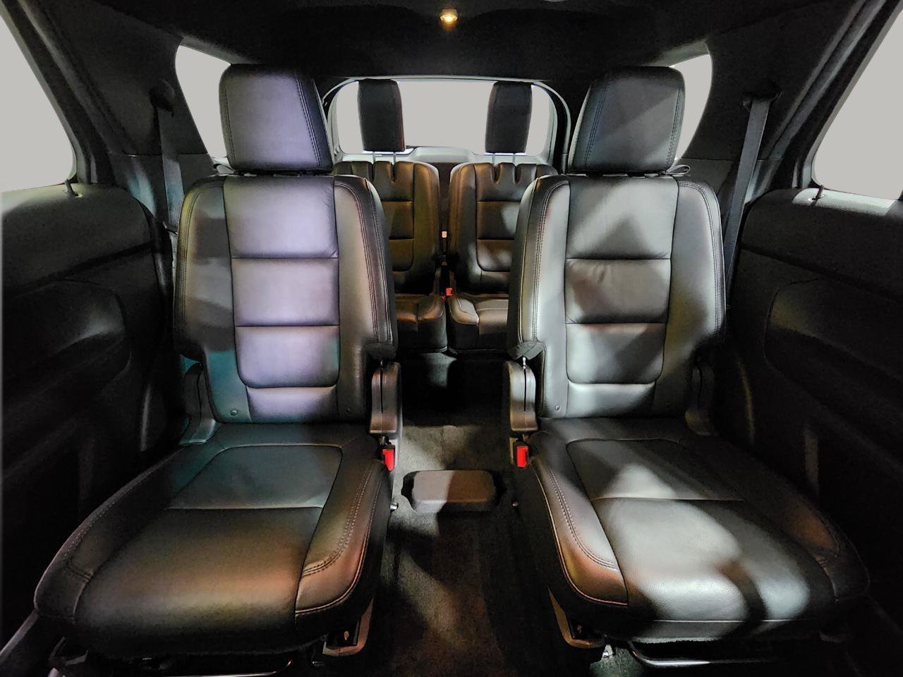 Used 2015 Ford Explorer XLT w/ Equipment Group 202A AWD/4WD image 29