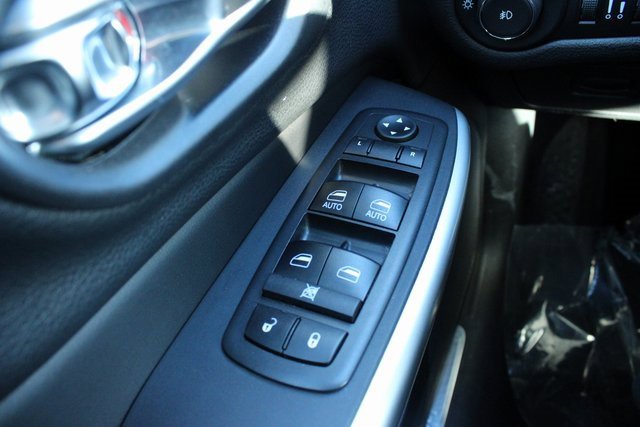 Used 2018 Jeep Cherokee Overland image 8