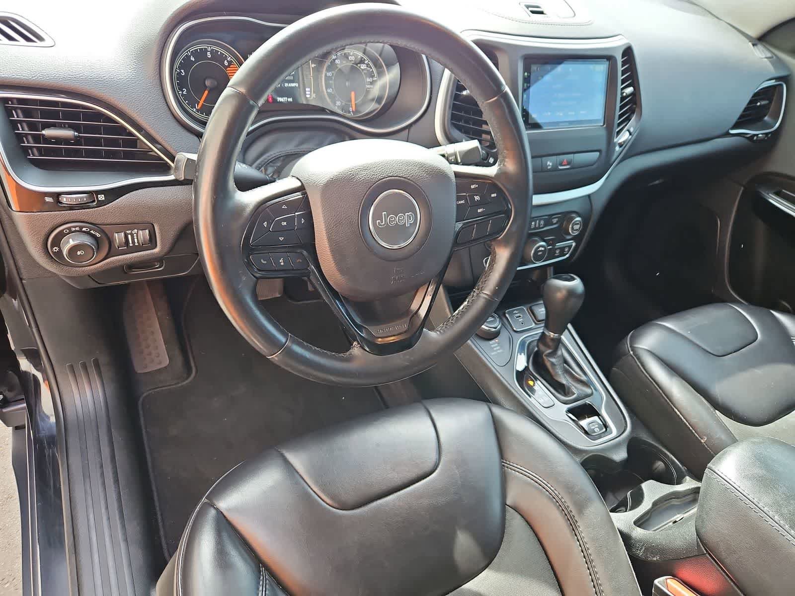 Used 2019 Jeep Cherokee Latitude Plus AWD/4WD image 2