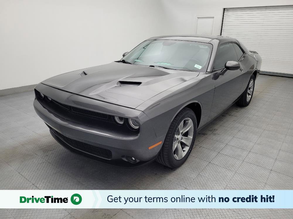 Used 2019 Dodge Challenger SXT RWD image 1