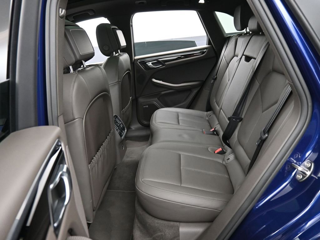 Certified 2025 Porsche Macan image 25