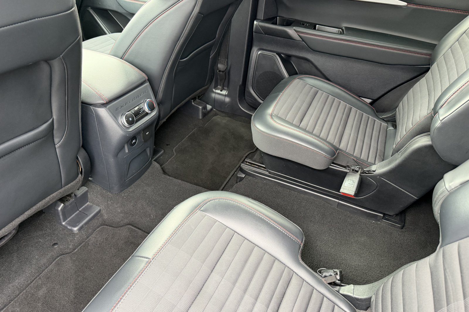 Certified 2025 Ford Explorer ST-Line AWD/4WD image 12