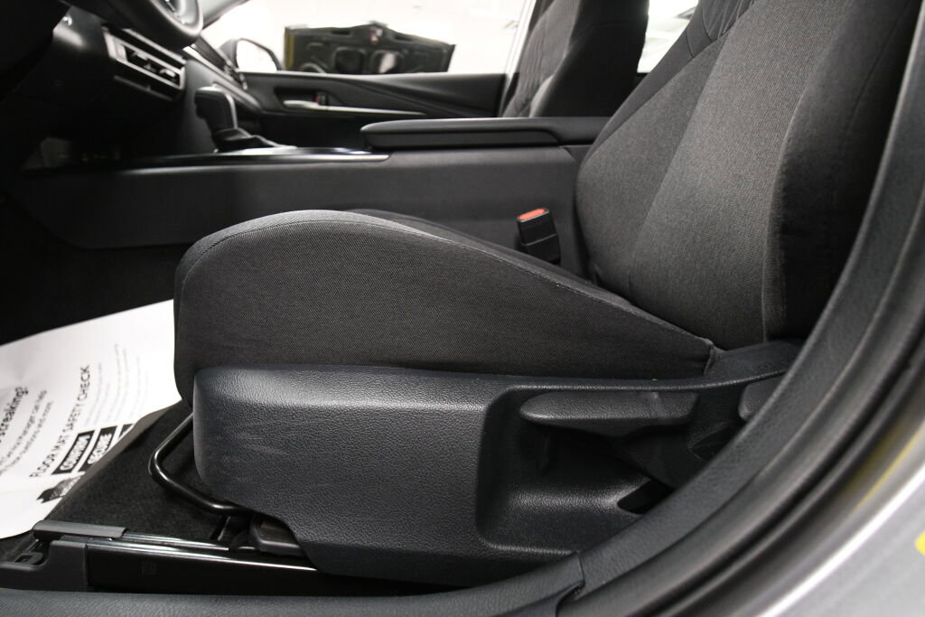 Certified 2025 Toyota Camry LE image 9