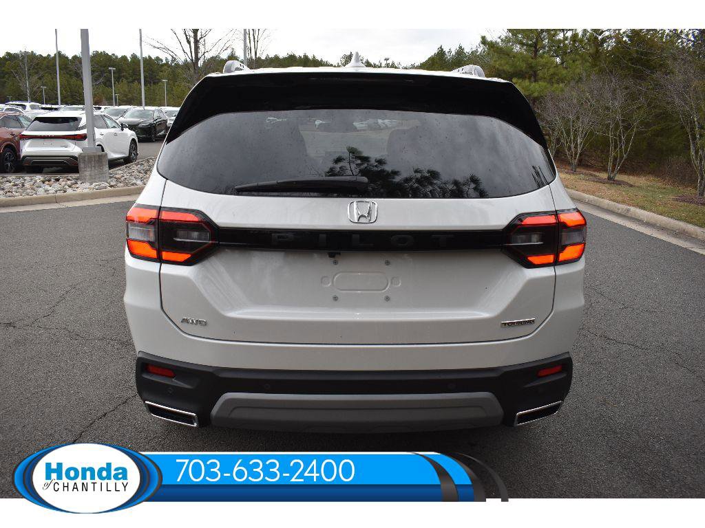 New 2025 Honda Pilot Touring image 6