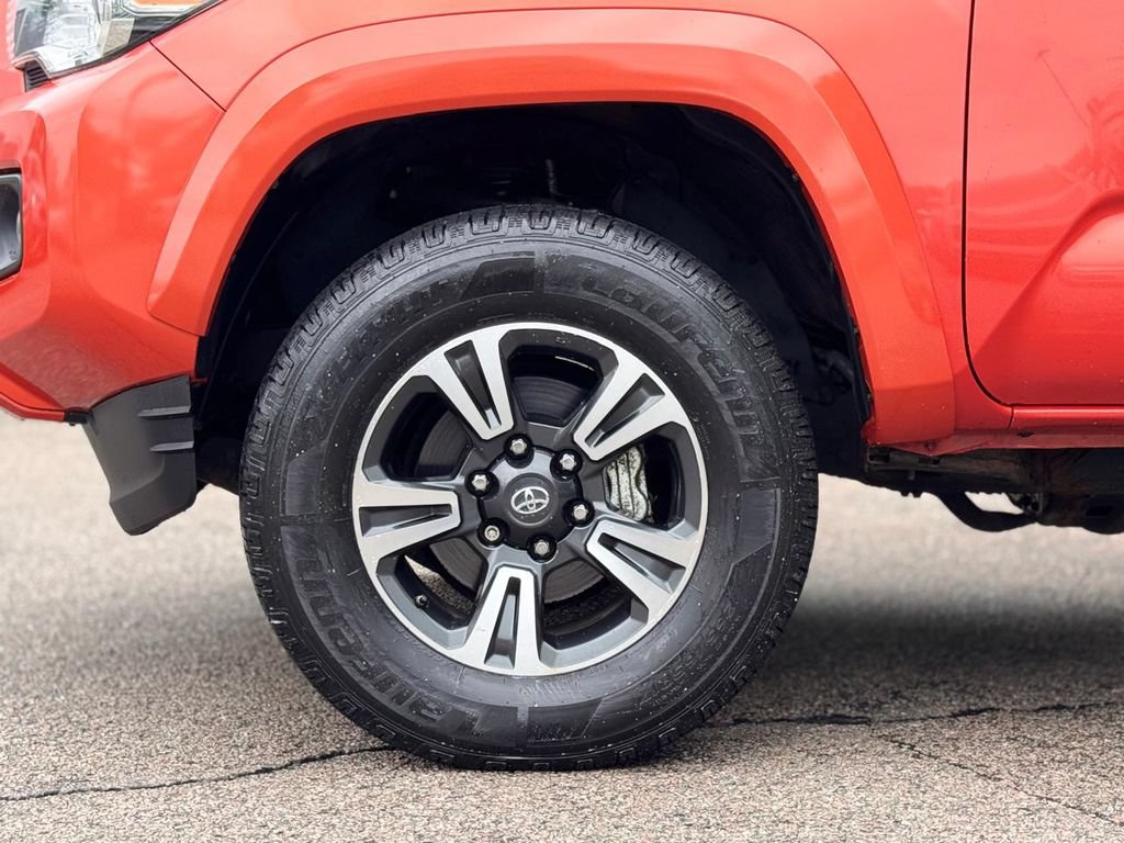 Used 2016 Toyota Tacoma TRD Sport w/ Towing Package AWD/4WD image 11