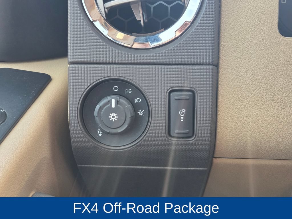 Used 2013 Ford F250 XLT w/ Chrome Pkg AWD/4WD image 25