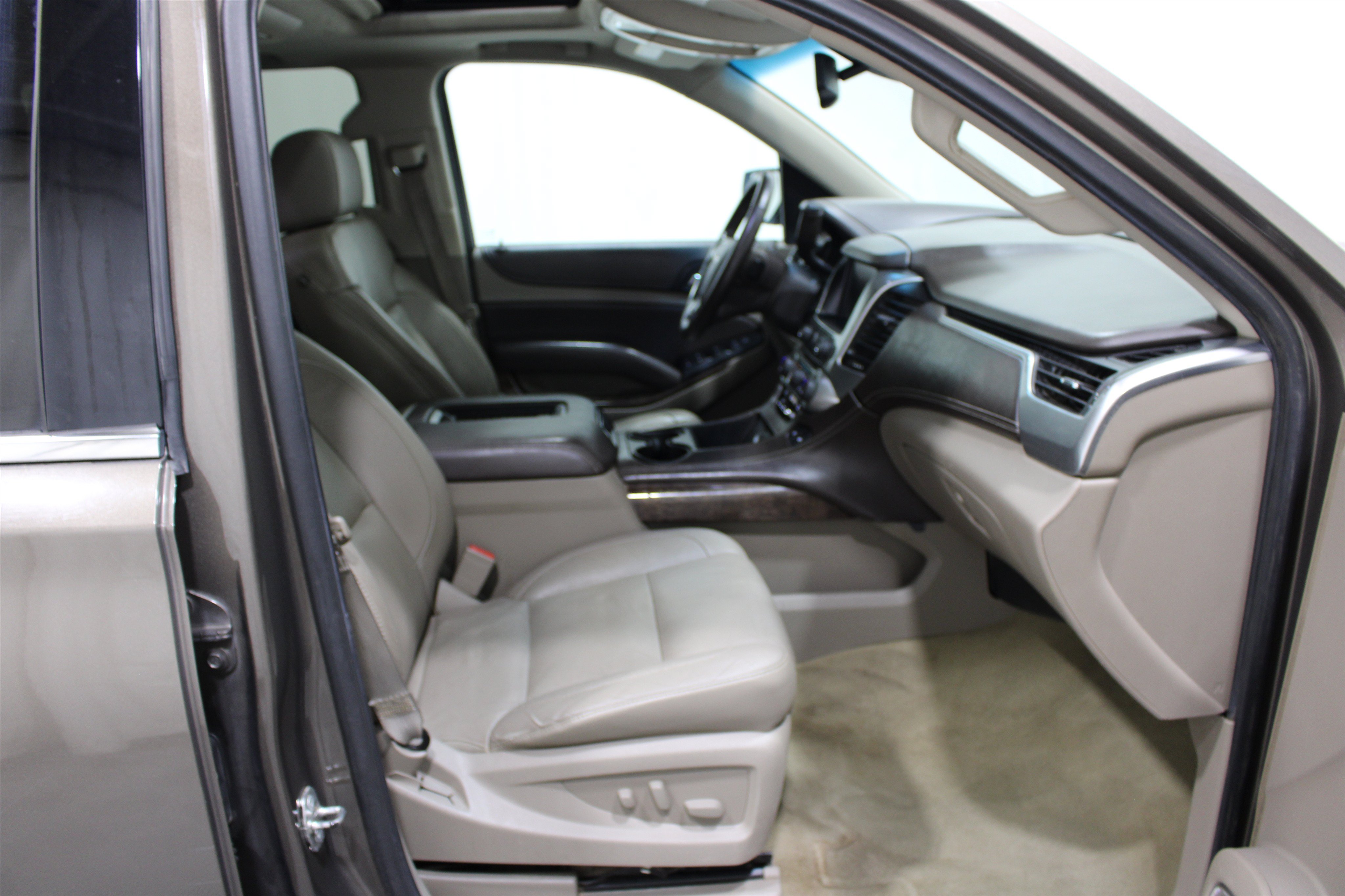 Used 2015 Chevrolet Suburban LT AWD/4WD image 26
