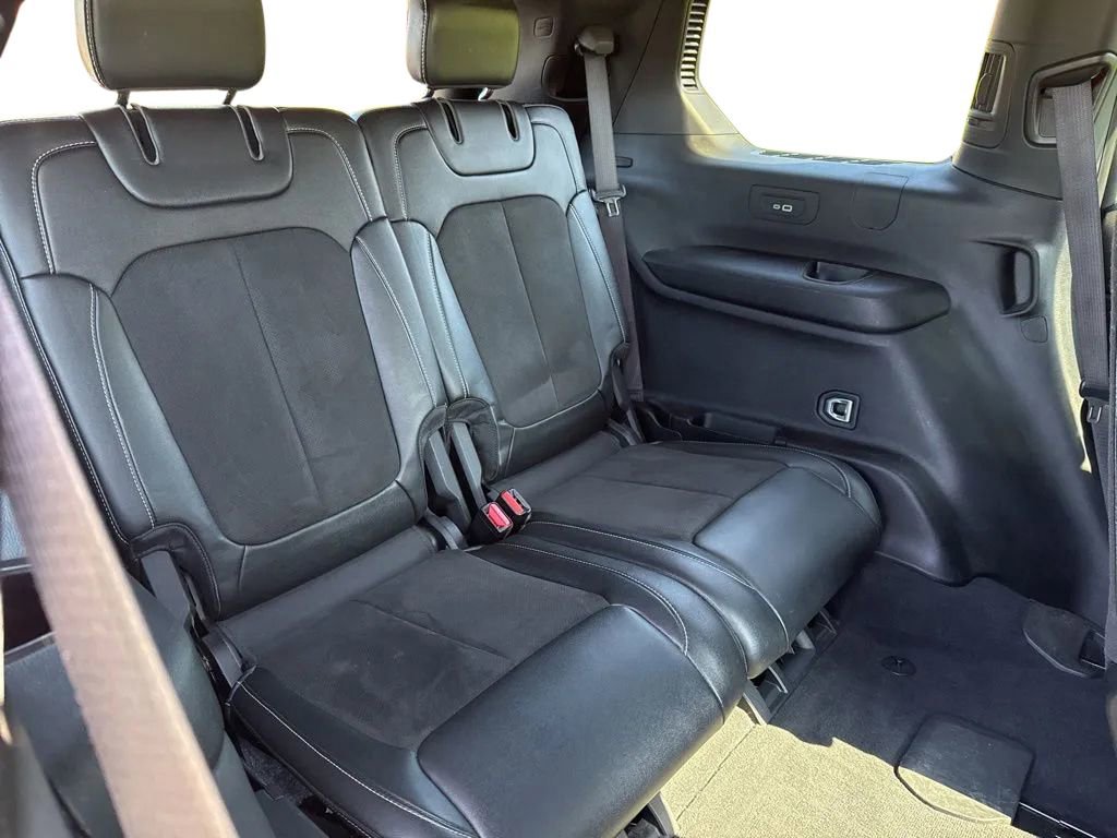 Used 2023 Jeep Grand Cherokee L Laredo image 33