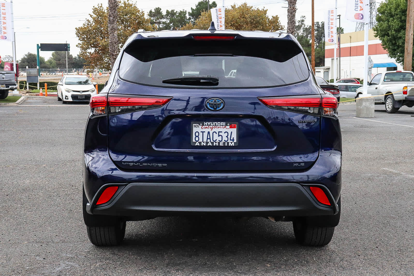 Used 2021 Toyota Highlander XLE AWD/4WD image 8
