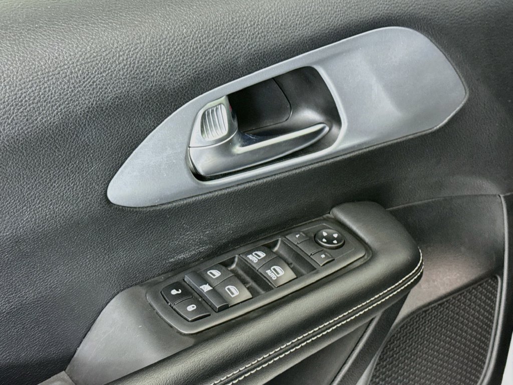 Used 2020 Chrysler Pacifica Touring w/ S Appearance Package FWD image 18