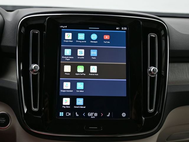 Used 2023 Volvo XC40 B5 Plus image 19