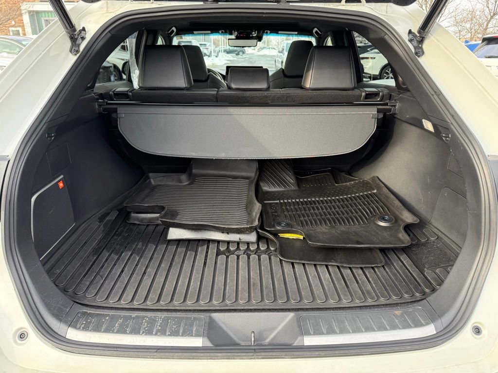 Used 2022 Toyota Venza Limited w/ Advanced Technology Package image 17