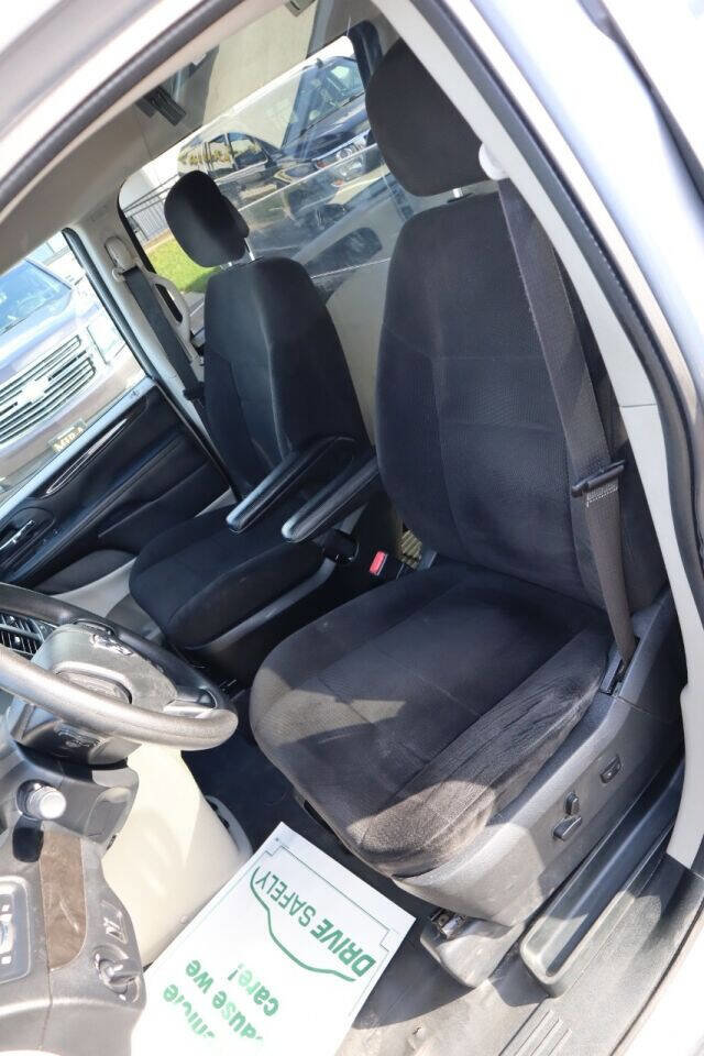 Used 2013 RAM C/V Tradesman image 13