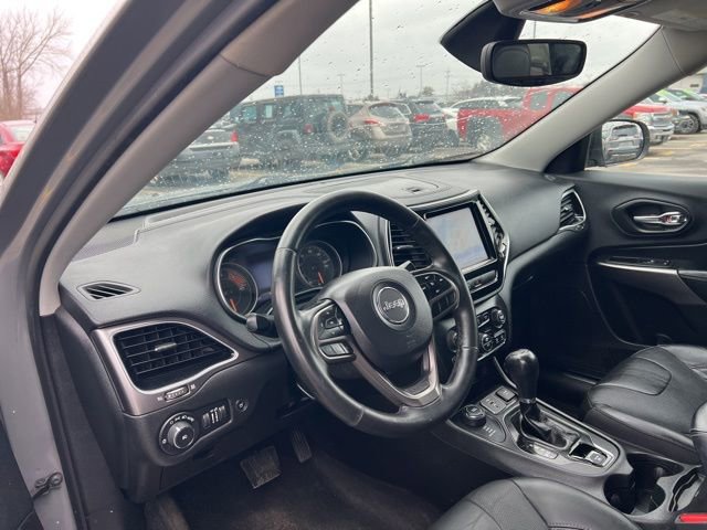 Used 2019 Jeep Cherokee Limited AWD/4WD image 2