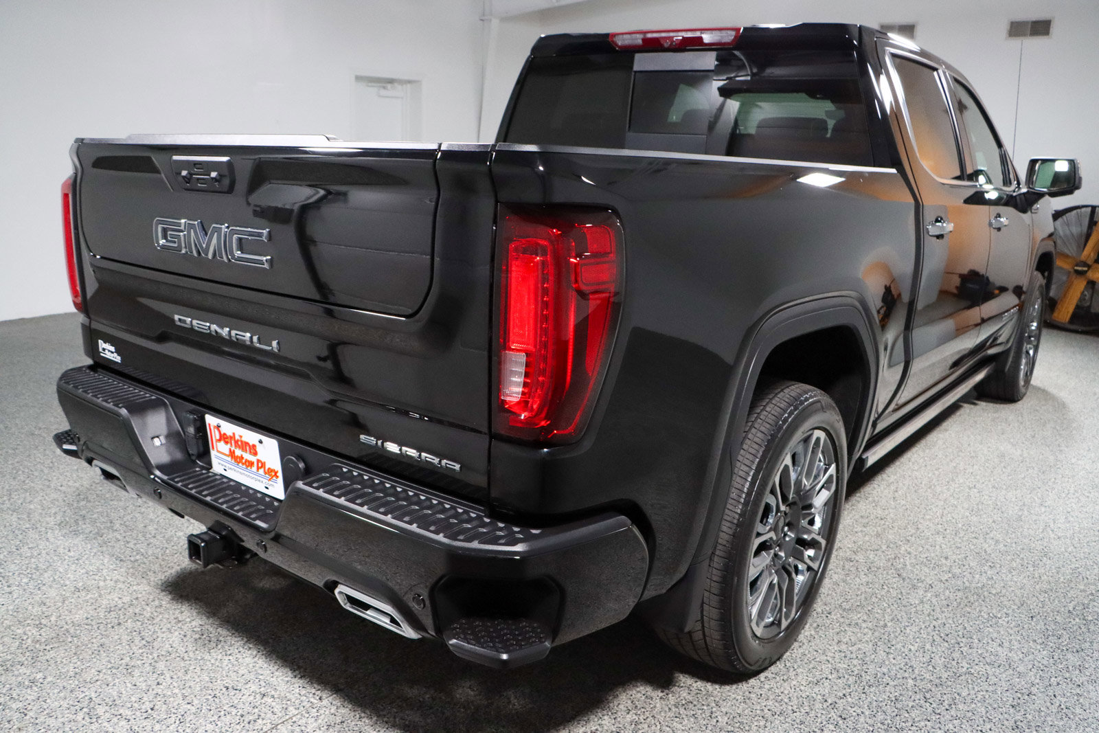 Used 2024 GMC Sierra 1500 Denali Ultimate AWD/4WD image 7