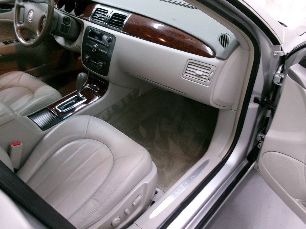 Used 2011 Buick Lucerne CXL FWD image 25