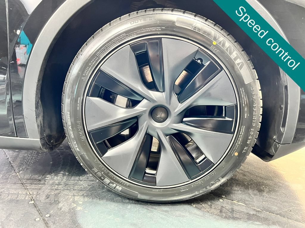 Used 2025 Tesla Model Y Long Range AWD/4WD image 11