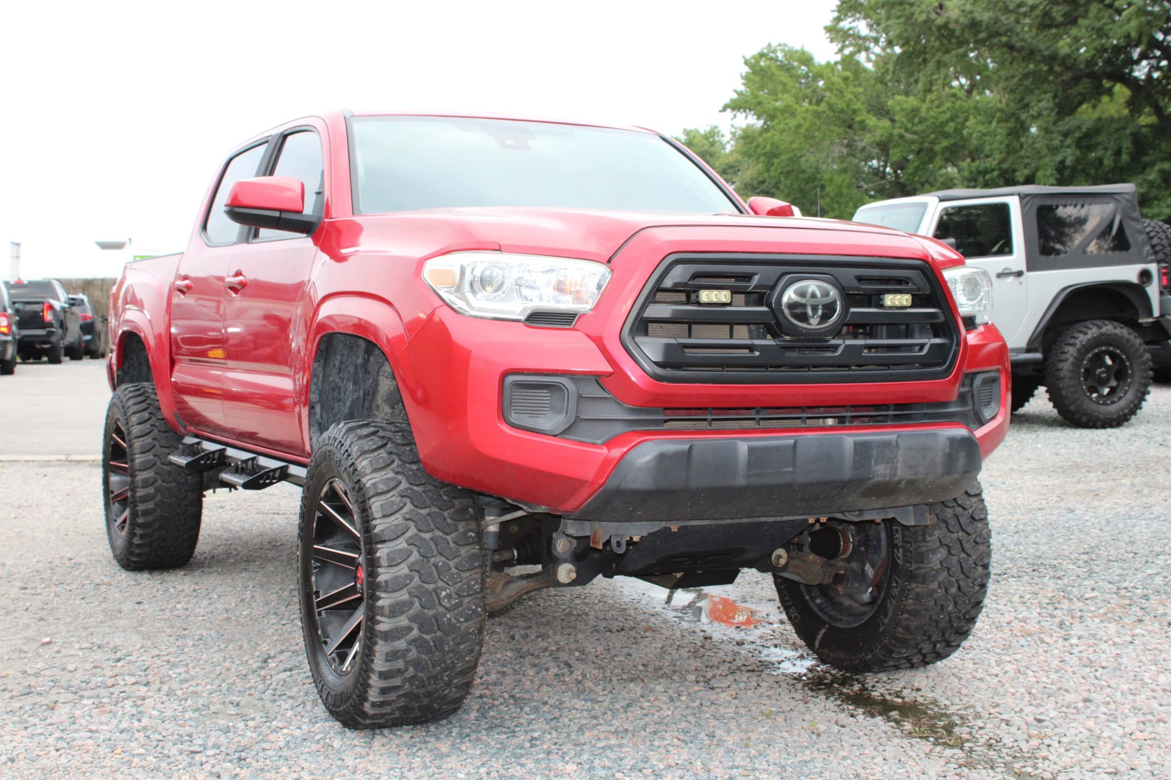 Used 2019 Toyota Tacoma SR image 11
