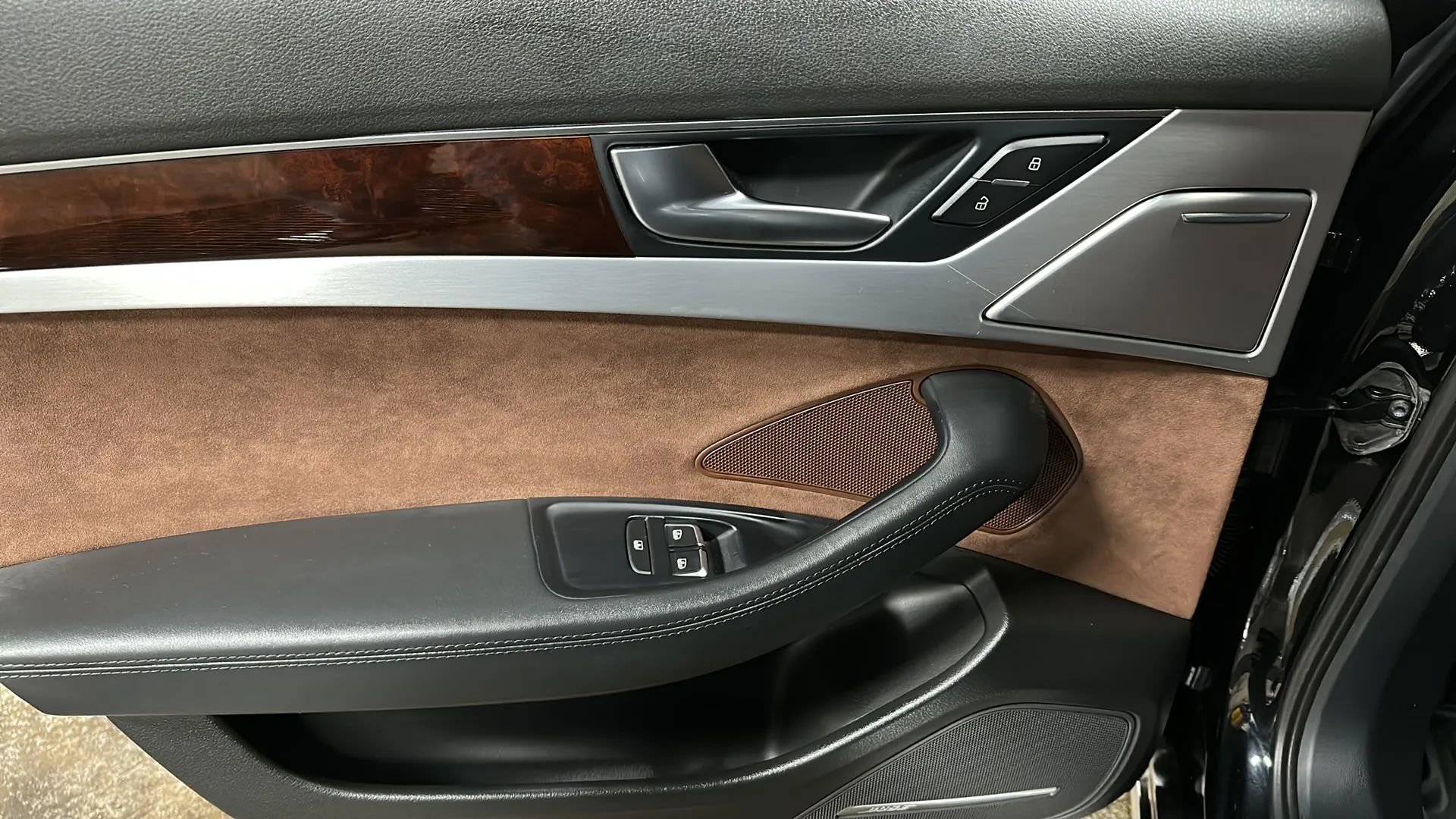 Used 2011 Audi A8 4.2 image 12