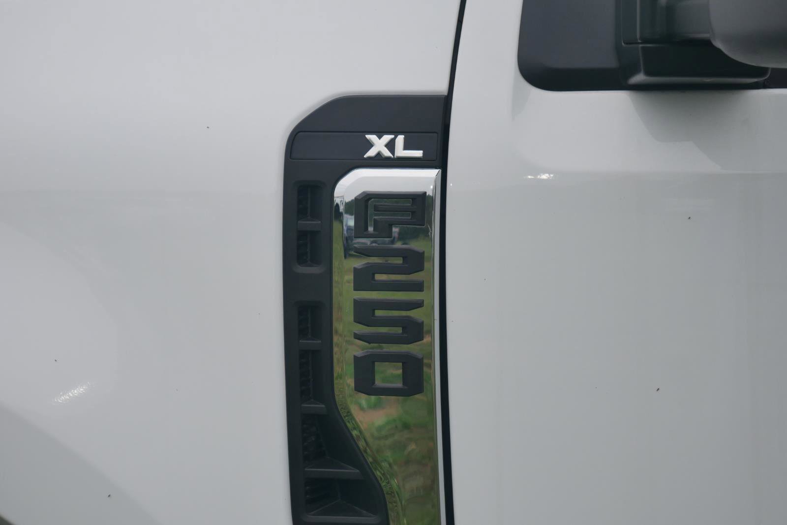 New 2025 Ford F250 XL w/ XL Chrome Package image 70