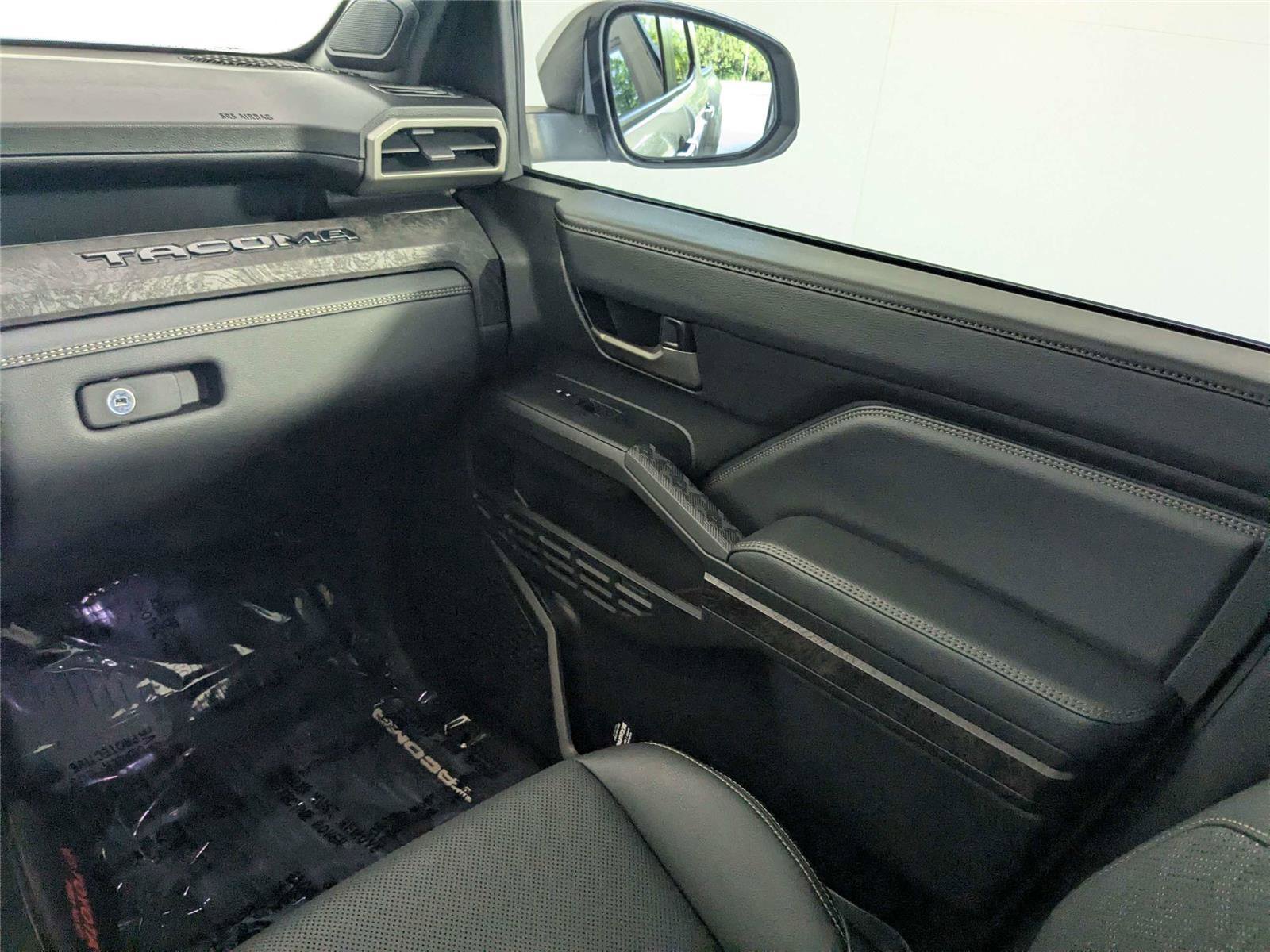 Used 2025 Toyota Tacoma Limited AWD/4WD image 40