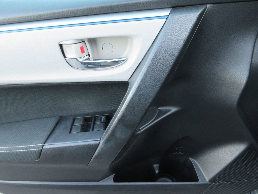 Used 2016 Toyota Corolla LE image 21