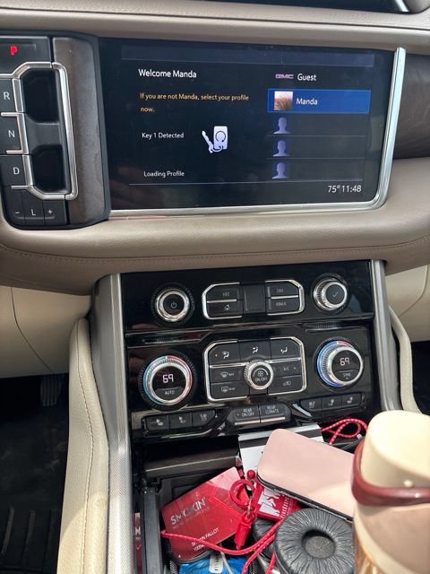 Used 2021 GMC Yukon XL Denali AWD/4WD image 6