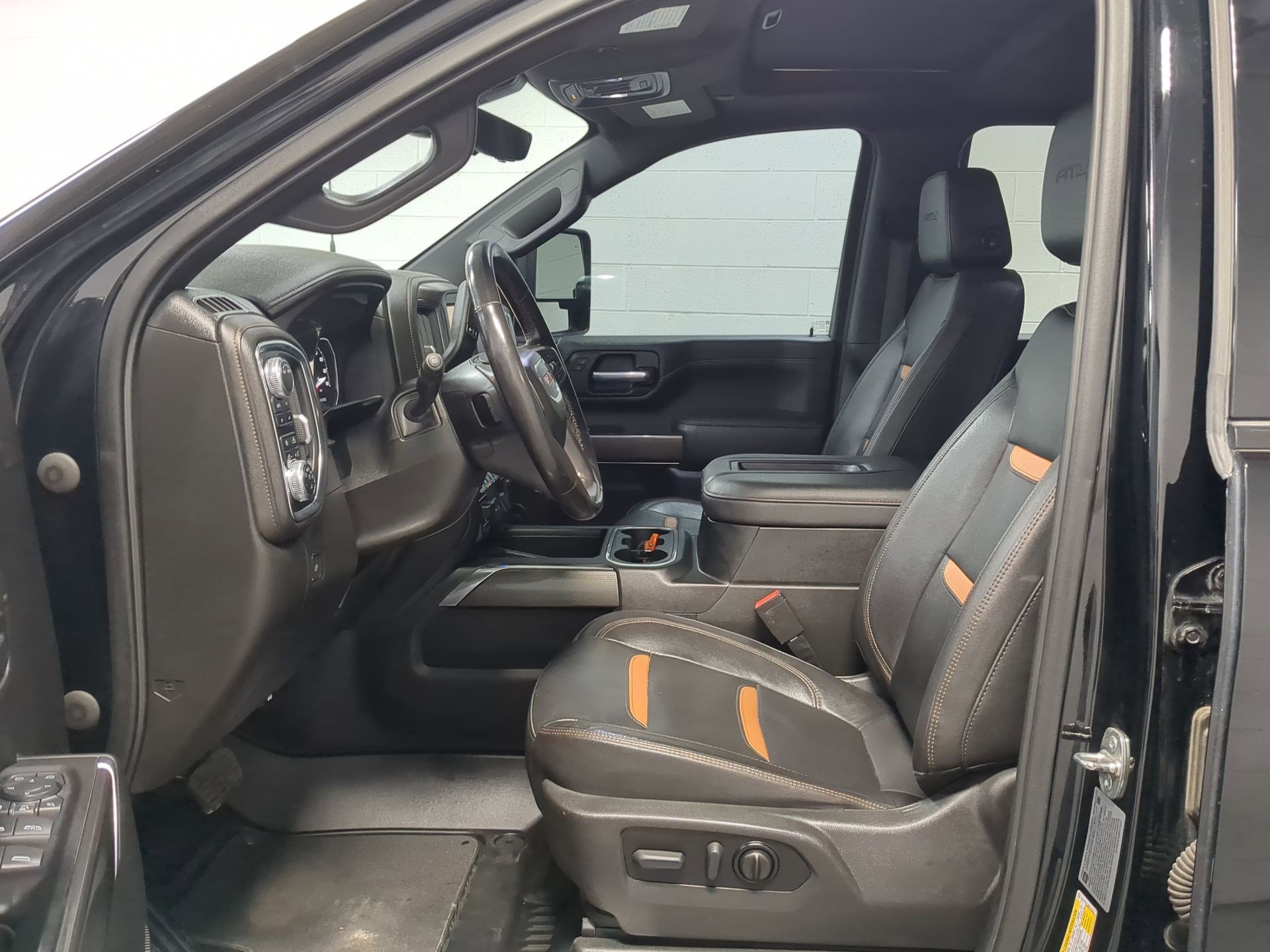 Used 2022 GMC Sierra 3500 AT4 w/ AT4 Premium Plus Package image 18