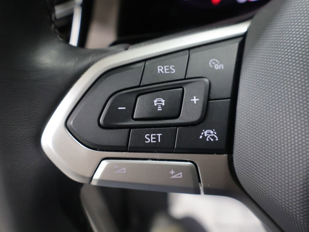 Used 2025 Volkswagen Atlas SEL Premium R-Line image 35