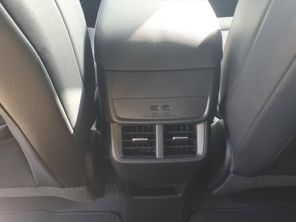 New 2027 Chevrolet Equinox LT w/ Convenience Package II FWD image 18