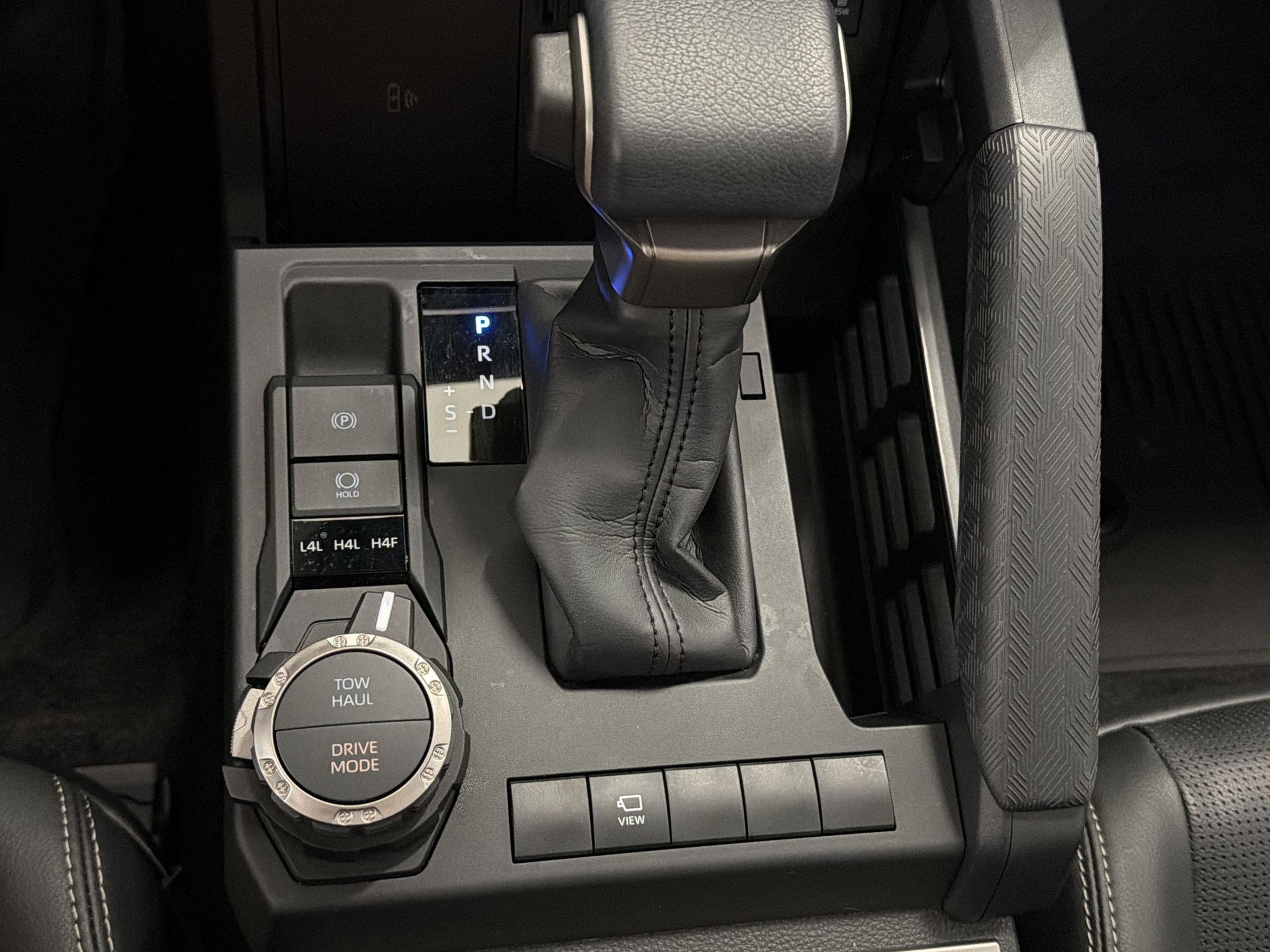 Used 2025 Toyota 4Runner Limited AWD/4WD image 17